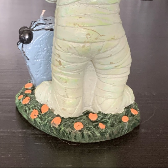 Vintage Mummy with Lantern in Graveyard Halloween Candle - Picture 13 of 14
